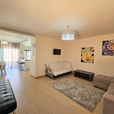 Modern Luxury Prime Flat Garage Apartment