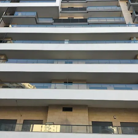 Modern Luxury Prime Flat Garage Apartment *