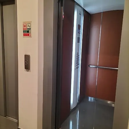 Modern Luxury Prime Flat Garage Apartment *